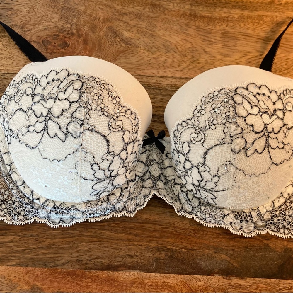 Victoria Secret white& black lace and sequin bra